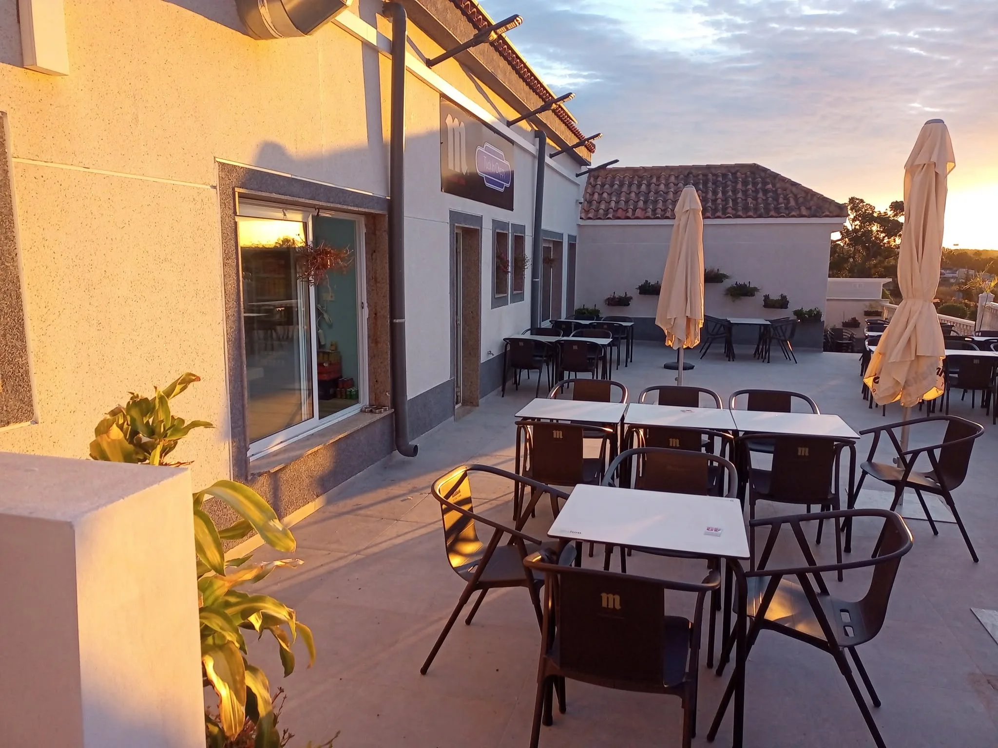 Terrace dining area, Tuck In Chippy